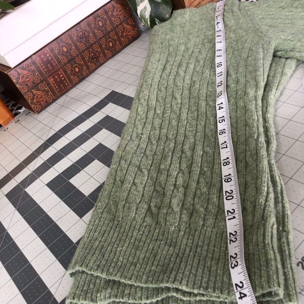 LL Bean Women's 80% Lambs Wool Cable Sweater Crewneck Green  Knit Sweater - Picture 10 of 11